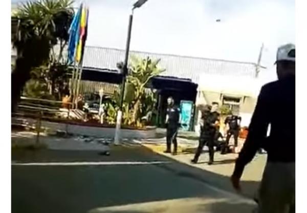 الشرطة الإسبانية تطرد مغاربة طالبي اللجوء الى مليلية المحتلة بطريقة مهينة