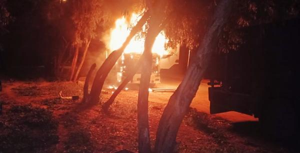 بالصور: نيران تلتهم شاحنة من الحجم الكبير وتدخل الدرك والوقاية في الوقت المناسب حال دون وقوع "كارثة"