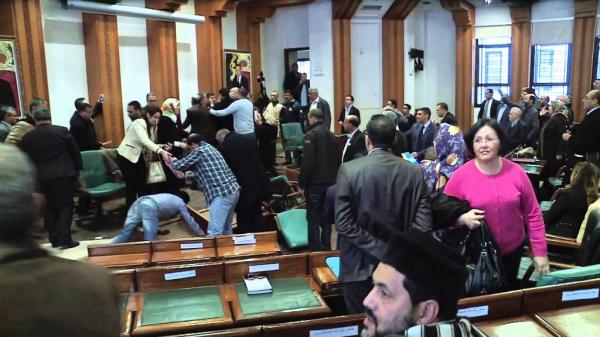 أجواء السب...الشتم...وتبادل التهم تخيم على اجتماع دورة مجلس الرباط وهذه التفاصيل