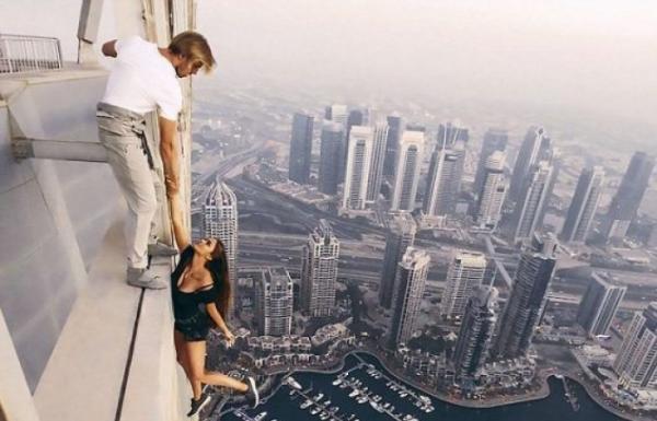 هذا ما قامت به شرطة دبي بخصوص عارضة روسية خاطرت بحياتها من أعلى ناطحة سحاب (فيديو)