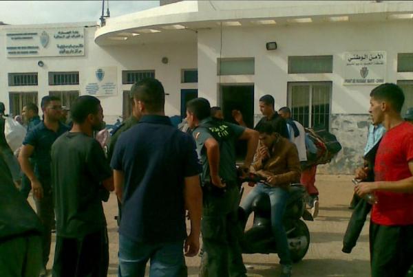 اجتياح امني اسباني لمعبر بريوتشينو ببني انصار و اشهار مسدس في وجه المغاربة  في غياب تام لحكومة العدالة و التنمية الحاكم .