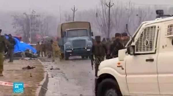 مقتل 37 جنديا هنديا على الأقل في تفجير سيارة مفخخة في كشمير