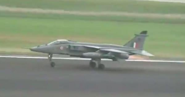 طيور تتسبب في ارتباك مقاتلة عسكرية واطلاقها صورايخ عشوائية