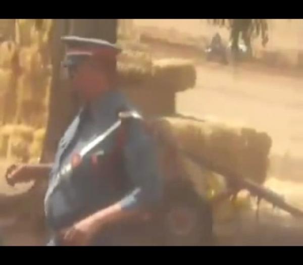 دركي بالعيون يهدد إمام مسجد بحي ليراك ويمنعه من الصلاة ويؤيد العلمانية