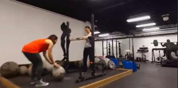 بالصور .. أمهات يكسرن القاعدة في مسابقة "أقوى رجل"