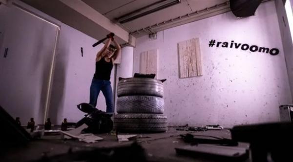 قاعة للتنفيس عن الغضب الناجم عن كورونا في فنلندا