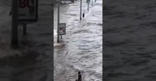 السعودية تحت رحمة السيول ..والامطار تفضح البنية التحتية