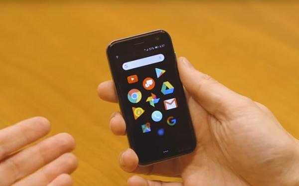 "Palm".. هاتف صغير بتقنيات منافسة