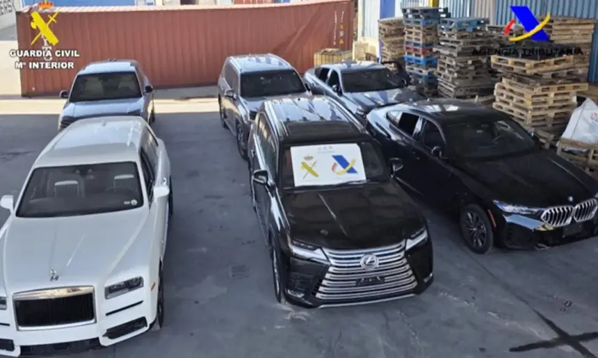 إحباط عملية تهريب سيارات فارهة نحو المغرب و"رولز رويس" و"رنج روفر" ضمن المحجوزات