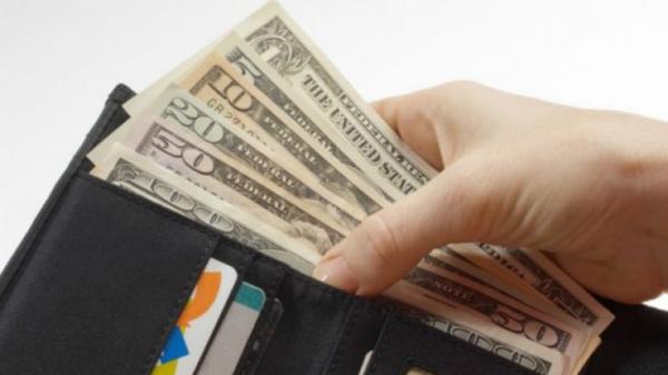 أمريكي يترك بقشيشا ب10 آلاف دولار في مطعم قبل الإغلاق بسبب كورونا