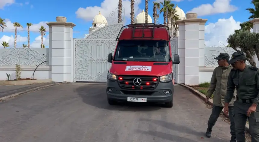 سقوط جرافة وسط الأنقاض بعد استئناف هدم قصر "الكريملين" ونقل السائق إلى المستشفى(فيديو)