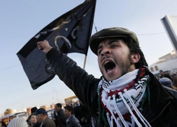 اعتقال مؤسس حركة 20 فبراير متلبسا في أوضاع مخلة رفقة فتاة قاصر