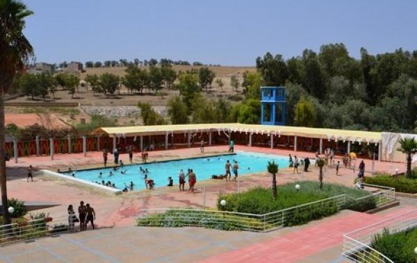 تفاصيل معاناة "السطاتيين" مع المسابح وارتفاع أثمنة المسبح البلدي