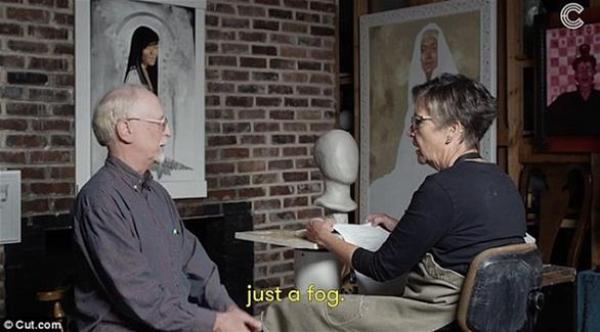 بالفيديو: فنانة تنحت نماذج لأشخاص بناء على وصف فاقدي البصر