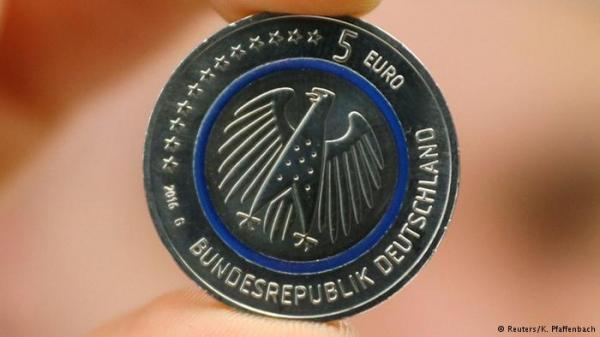 طلب شديد في ألمانيا على أول عملة معدنية من فئة خمسة يورو