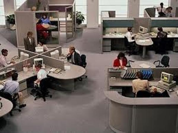 الحديث عن مشروع مرسوم يتيح للمسؤولين تنقيل الموظفين غير المرغوب فيهم