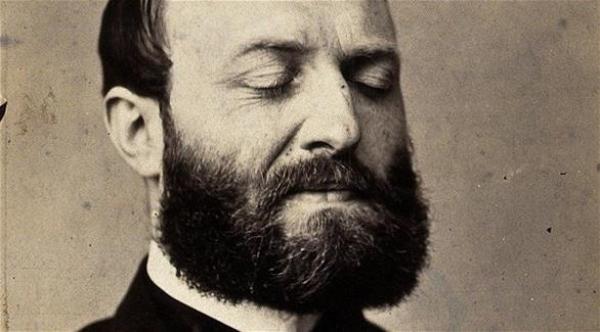 باحث أكاديمي يدرس تاريخ "اللحى" على مدى 3 سنوات