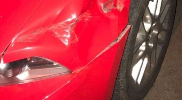 تلميذة في الصف السادس  توفر الآلاف على صاحب سيارة فاخرة بواسطة ورقة كتبتها