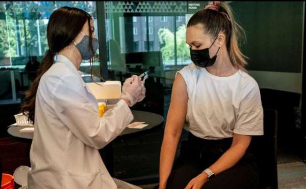 " كيف أفلت بعض الأشخاص من كورونا طيلة عامين؟