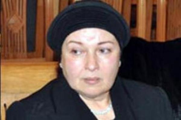 خادمة تحاول قتل الفنانة نورا وتسرقها