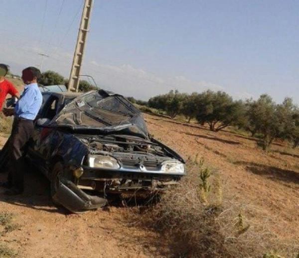 غريب.. سيارة "بيكوب" تتسبب في انقلاب سيارة خفيفة وتلوذ بالفرار وهكذا توقفت...