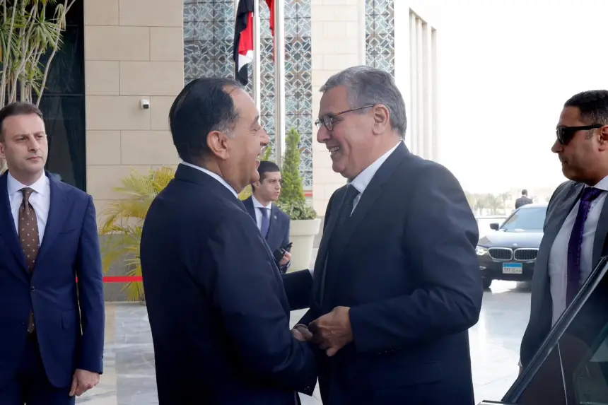 أخنوش يتباحث بالقاهرة مع نظيره المصري