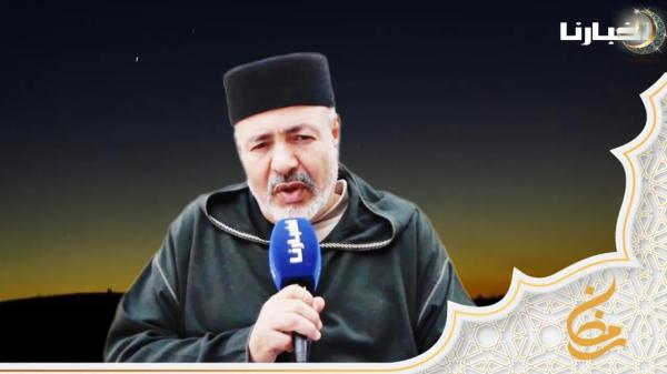 هل يلزم الإمساك عن الأكل والشرب بمجرد سماع أذان الفجر؟