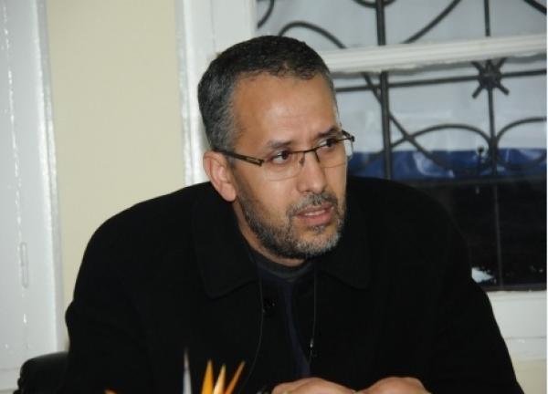 الشوباني :الجزائر تخاف من فتح الحدود و متدخل يقول: لأن شعبها سيهجر إلى المغرب