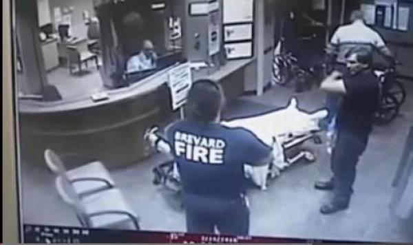 بالفيديو: مسعف يرمي مريضاً من على النقالة إلى أرضية المستشفى