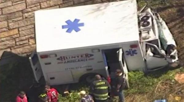 أنقذ الجراحون حياته فتوفي بحادث في سيارة الإسعاف