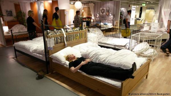 لماذا قضى مئتا شخص الليل في متجر إيكيا؟