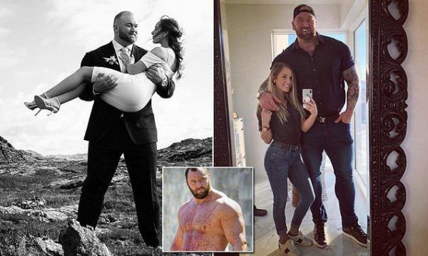 "أقوى رجل" في العالم يتزوج بشابة تقل عنه نصف متر