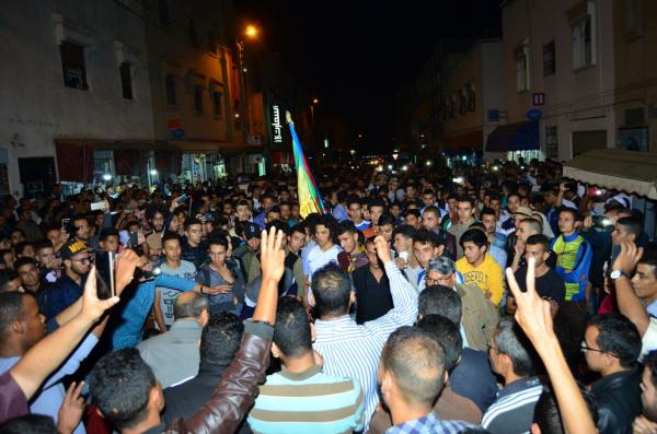 ساكنة أكادير تخرج في مسيرة غير مسبوقة للتضامن مع الريف والتنديد بالأوضاع الكارثية بالمدينة (صور و فيديو)‎