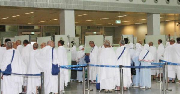 فضيحة : أزيد من 600 حاج و حاجة يبيتون الليلة في العراء بعدما تخلت عنهم البعثة المغربية بعرفة