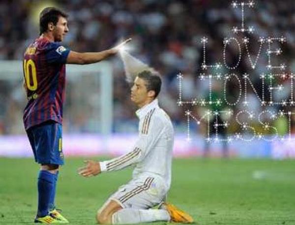 عشاق ميسي يشنون حملة للسخرية من رونالدو على الفيسبوك