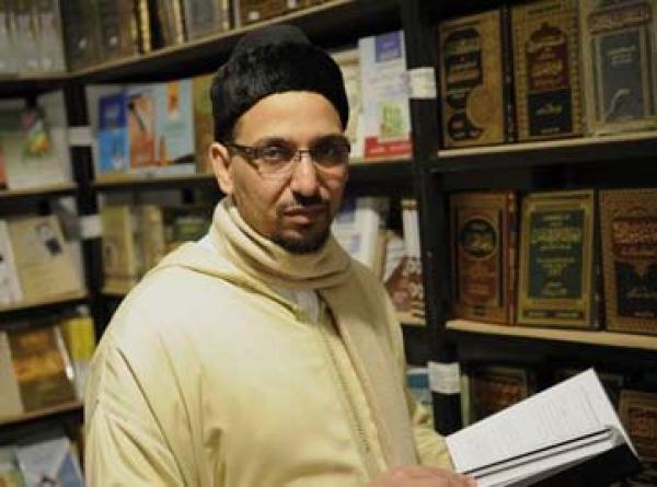 أبو حفص "يطرد "من تونس بسبب الإرهاب