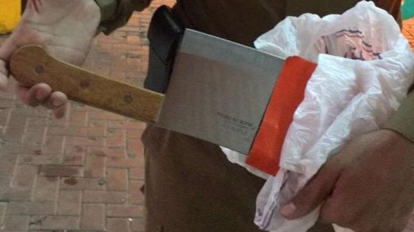 في حادث مأساوي...ستيني يعتدي على زوجته ب "شاقور" ويقدم على الانتحار