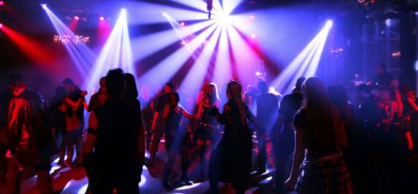 علب ليلية تستقطب راقصات "ستريبتيز" أجنبيات في خرق سافر للقانون