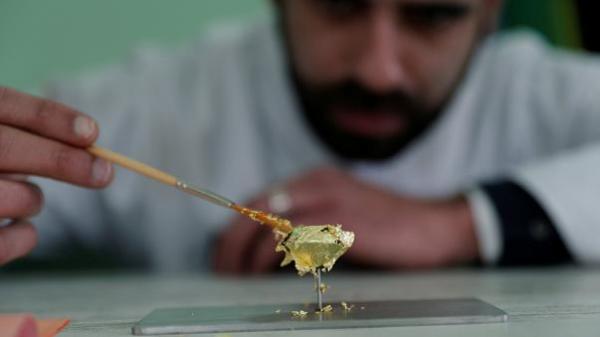 شاهد: عرض أغلى قطعة شوكولاتة في العالم للبيع بسعر يقترب من 10 ألاف دولار …