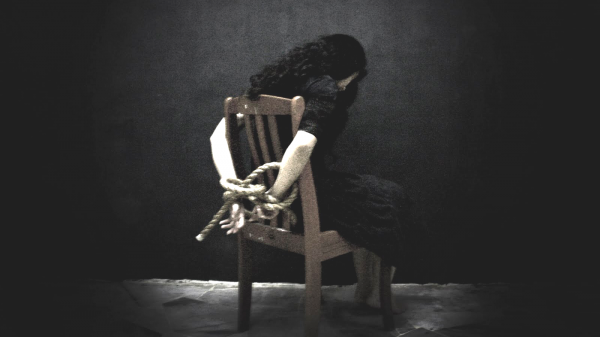 أمن الرباط يعتقل شخصا يشتبه في تعذيب أمه حتى الموت بمساعدة زوجته وابنه