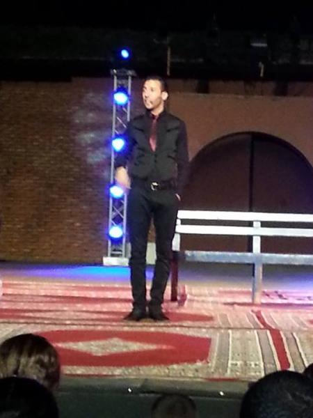 إيكو يكمل عرضه الفكاهي بأكادير رغم علمه باختفاء المنظم وتبخر الإيرادات