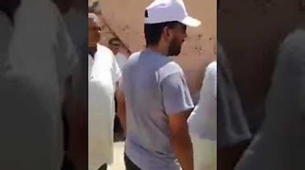 العيون: رجل يتهكم و يتهم رجال الأمن باستعمار الصحراء المغربية و لم يتم إعتقاله