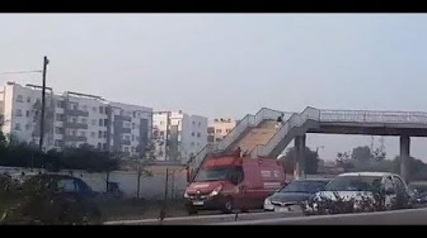 فیدیو مول الطاکسی داه النعاس وخرج فی حیط فی الطریق السیار بین سیدي مومن والحي المحمدي