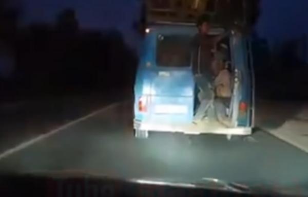 خطير.. شوفو شحال ديال البشر هازهم خطاف في النقل المزدوج