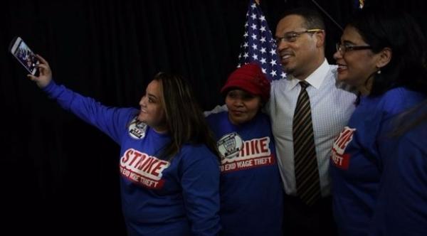 الديمقراطيون يختارون رئيساً للحزب ليواجه ترامب والجمهوريين