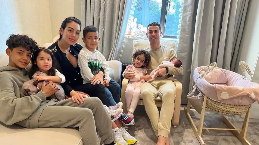 أصبتَ والدتهم قانونيًا..جورجينا رودريغيز تتبنّى رسميًا أبناء كريستيانو رونالدو الثلاثة الأكبر