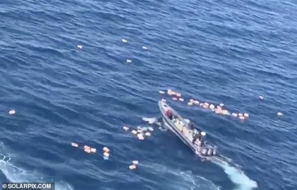 مهربو مخدرات ينقذون ضباط شرطة اسبان من الغرق