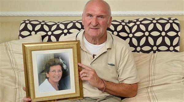 270 دولار غرامة لبريطاني أمضى 20 دقيقة قرب قبر زوجته