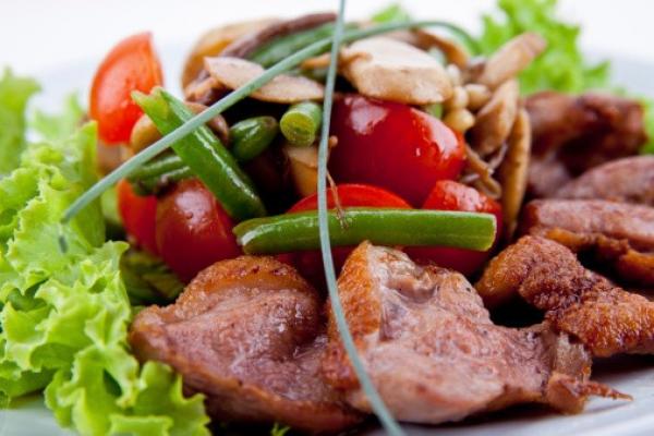 البقدونس والخيار.. أطعمة تخلصك من أضرار اللحوم