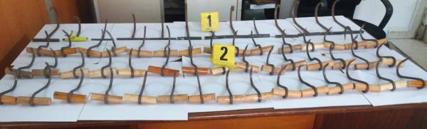 أمن طنجة يحجز 138 أداة حديدية بسوق "كاساباراطا" كانت ستستخدم في عمليات اقتحام المهاجرين الأفارقة